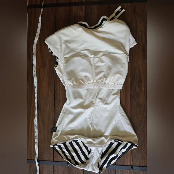 La Femme en Noir x Vixen Betelgeuse Swimsuit XS Black White Stripe W/ Belt - Picture 7 of 7